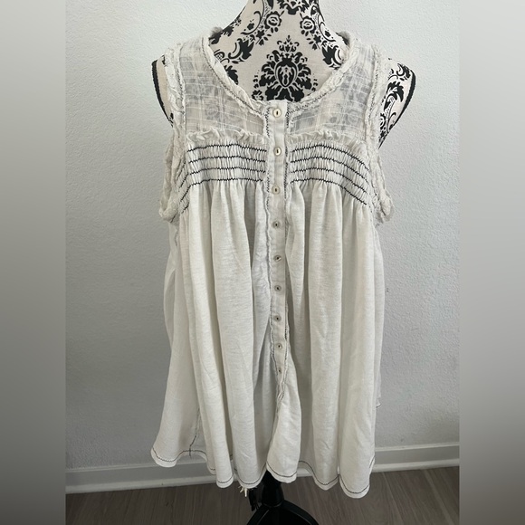 Free People Cream Smocked Boho Blouse XS Embroidered Swing Top Sleeveless - Picture 6 of 12